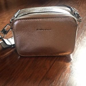 💲4/25🛍🛍 BCBG Mini Purse